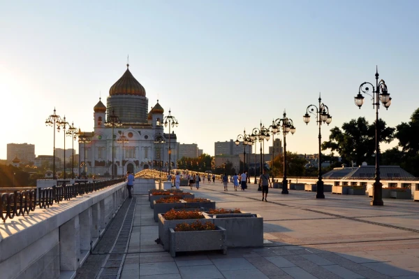 Патриарший мост. Храм Христа Спасителя