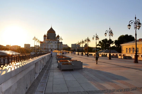 Патриарший мост. Храм Христа Спасителя