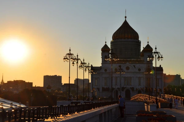Патриарший мост. Храм Христа Спасителя