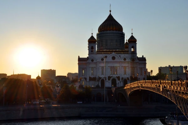 Патриарший мост. Храм Христа Спасителя