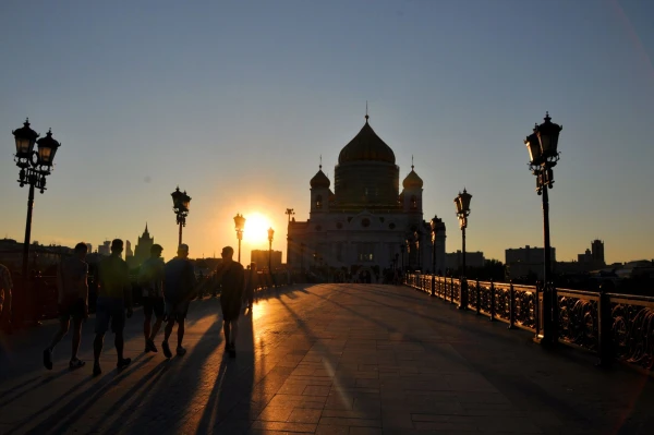 Патриарший мост. Храм Христа Спасителя