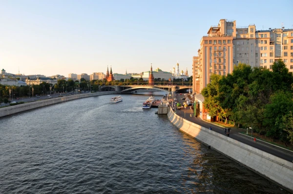 Патриарший мост. Вид на Кремль