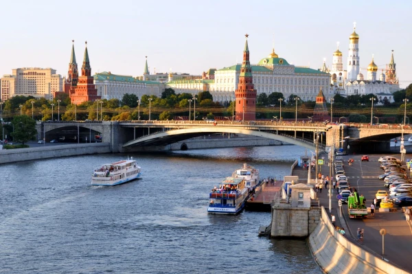 Патриарший мост. Вид на Кремль