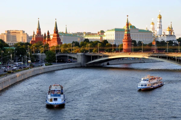 Патриарший мост. Вид на Кремль