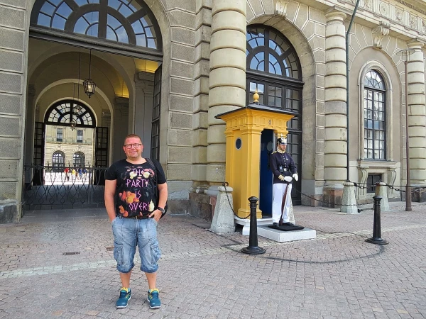Королевский дворец, гвардеец и я