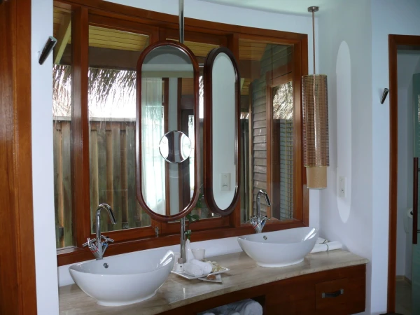 и две гардеробных, куда можно впихнуть по слонику