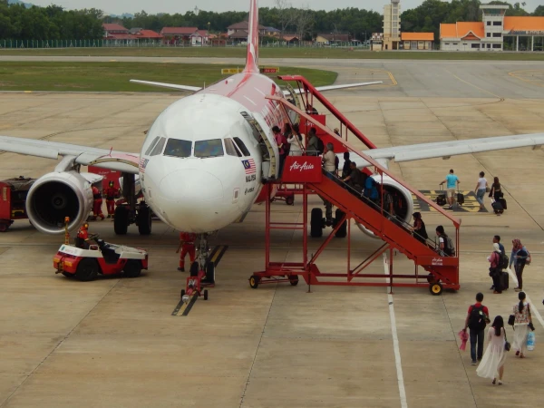 AirAsia всегда отрывается от земли по расписанию. Мощная контора.