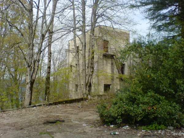 Ахун, Адлер
