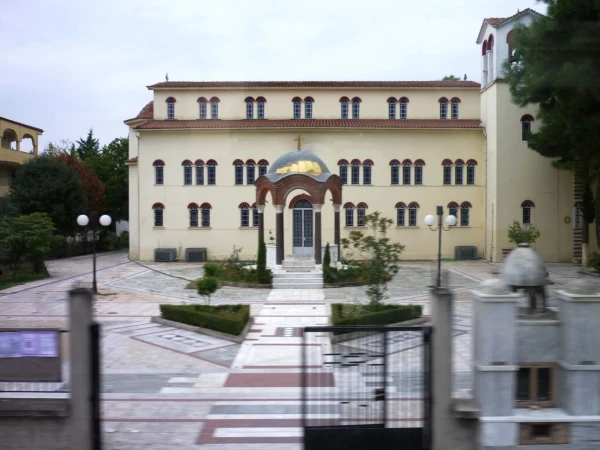город Larissa по дороге