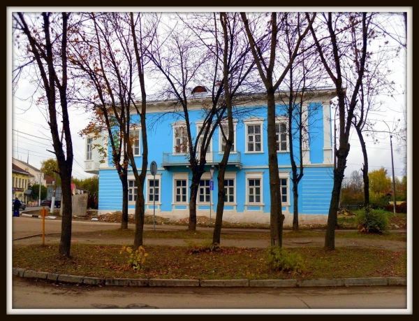 Благопочно уничтоженный новоторами, а теперь построенный заново знаменитый трактир Пожарских