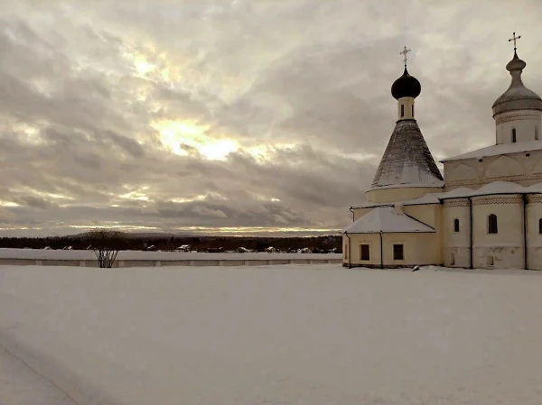 Территория монастыря