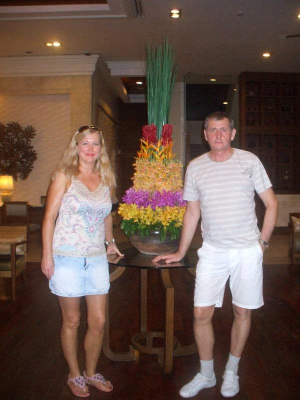 В холле отеля