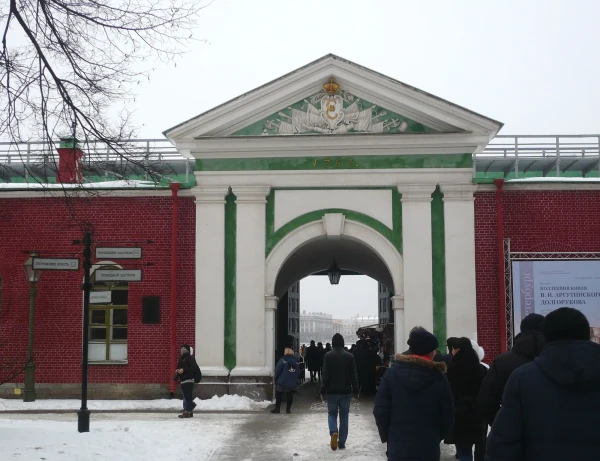 Невские ворота Петропавловской крепости