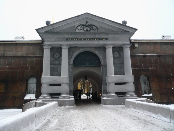Невские ворота Петропавловской крепости