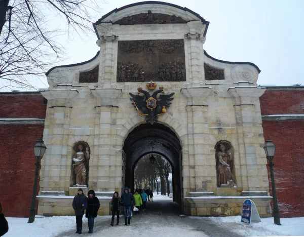 Петровские ворота Петропавловской крепости