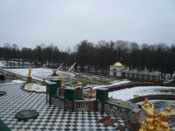вид на Нижний парк от Большого Петергофского дворца