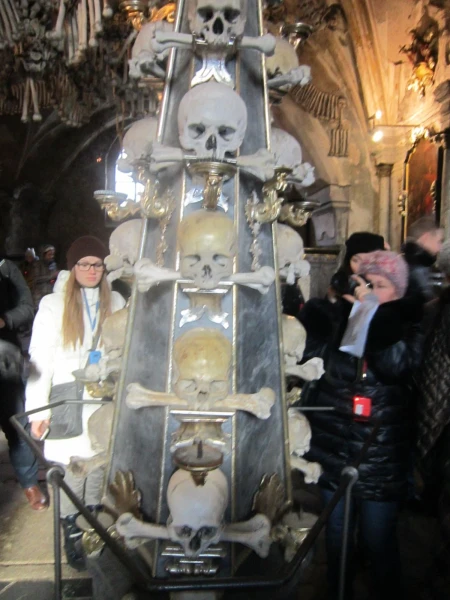 В костнице