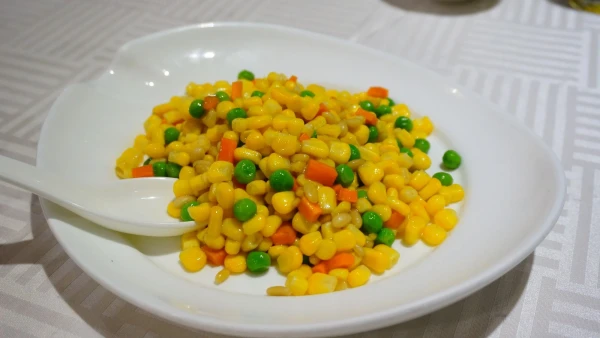  Ресторан Lu Bo Lang - Традиционная китайская закуска: кукуруза с кедровыми орешками