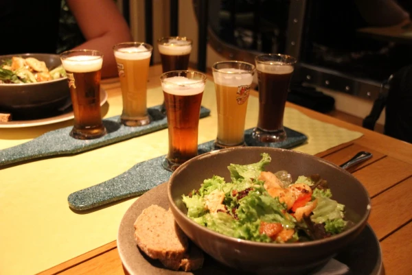 Ужин в корабельной пивоварне Brauhaus.