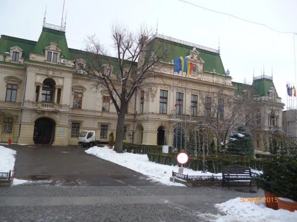 Яссы, Bulevardul Ștefan cel Mare și Sfânt: мэрия...