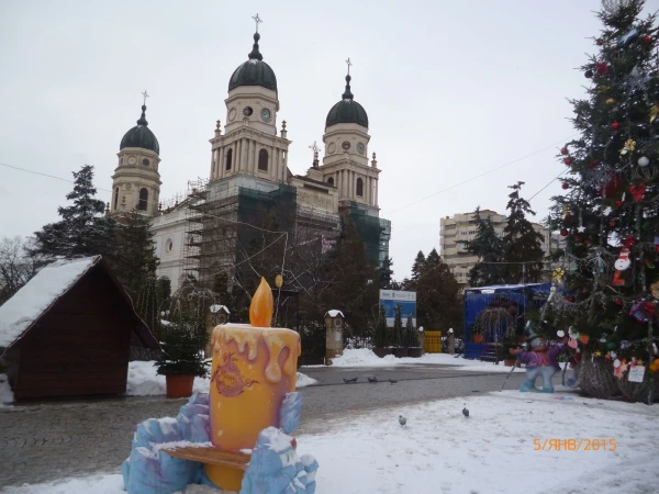 Яссы, Bulevardul Ștefan cel Mare și Sfânt: Кафедральный Собор...