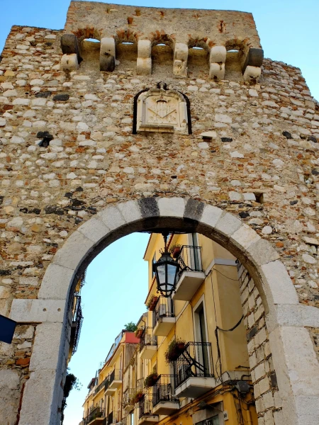 Ворота в городок Таормина - Porta Catania 