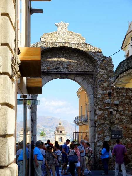 Ворота в городок Таормина - Porta Messina 