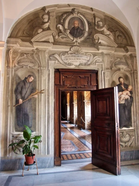 вход в коридор Поццо