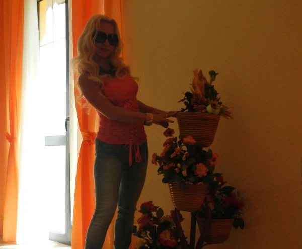 в холле отеля