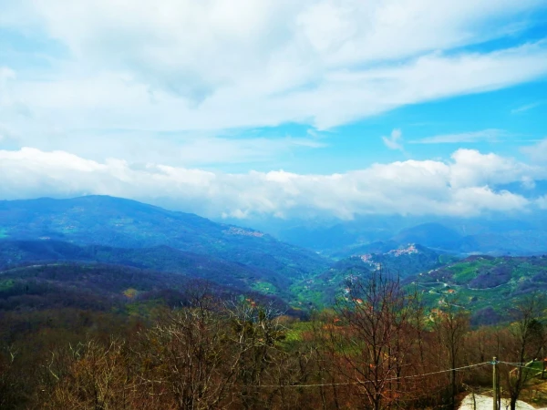 пнорама гор с креста Церкловь La Querciola