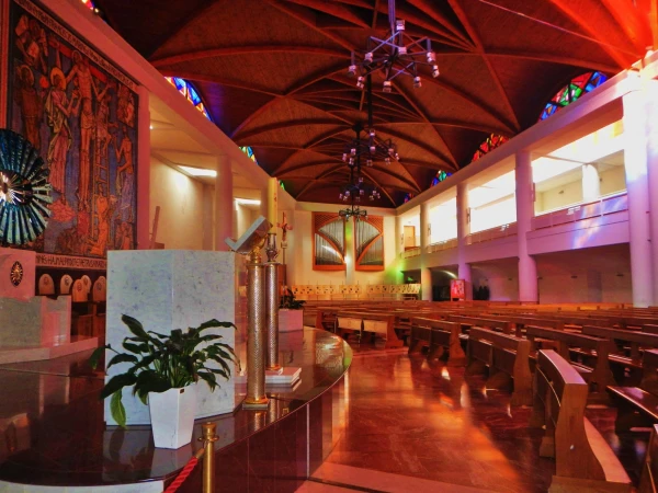 новая церковь на территории Santuario di S.Francesco di Calabria