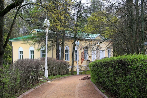 Флигель