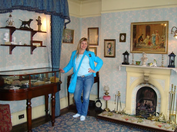 Для сравнения: Scherlock Holmes Museum, London