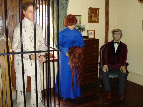 Для сравнения: Scherlock Holmes Museum, London