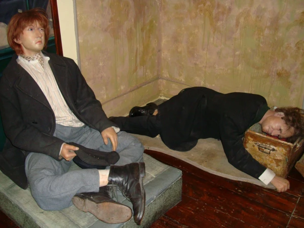 Для сравнения: Scherlock Holmes Museum, London