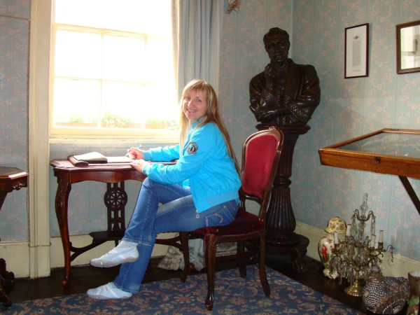 Для сравнения: Scherlock Holmes Museum, London
