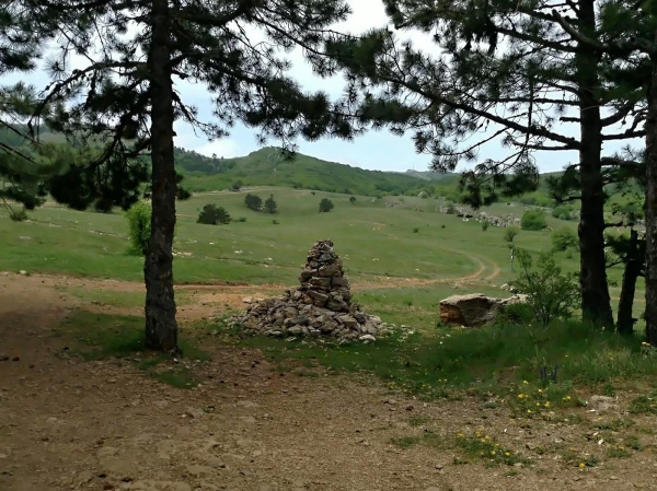 Возле Ялтинской пещеры