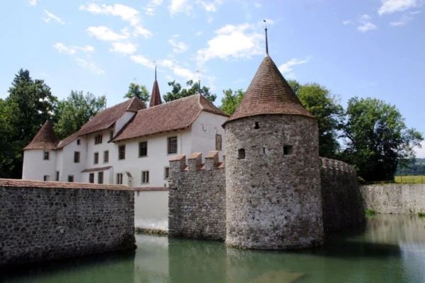 Замок Холлвил (Schloss Hallwyl)