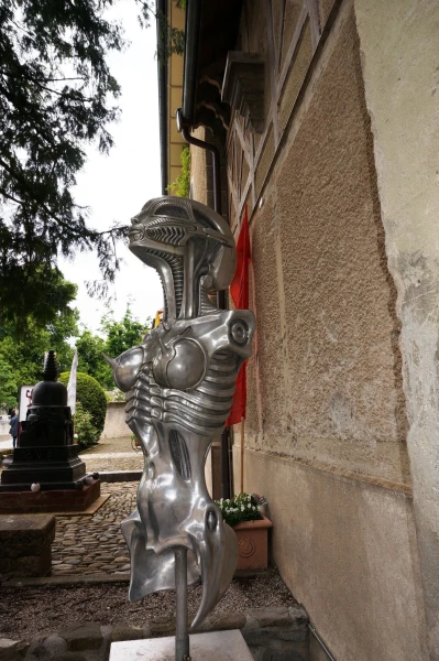 Музей Гигера ( Hans Rüdi Giger)