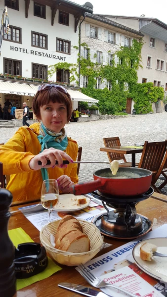 А в этом ресторане мы сытно пообедали знаменитым швейцарским фондю