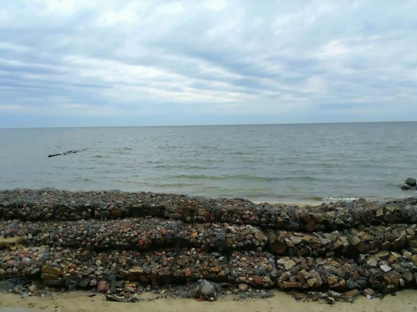 Волнорез
