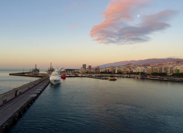 Порт Santa Cruz de Tenerife на рассвете