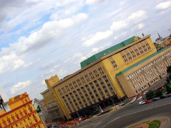 Корпус КГБ, поглотвший мемориальную квартиру Маяковского, чей день рождения и был вчера