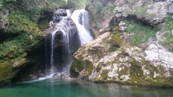 У водопада Шум в ущелье Винтгар