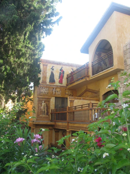 Самый колоритный отель Пафоса - Roman Boutique 