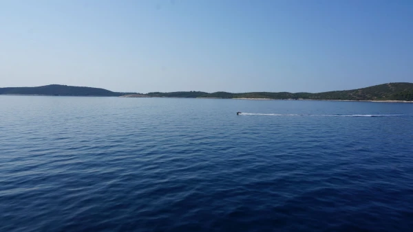 Подплываем к острову Хвар