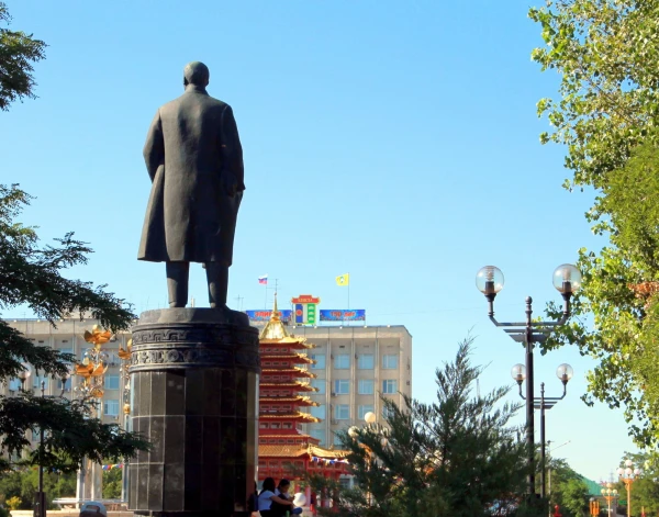 Калмыцкая кровь течет в Ильиче...