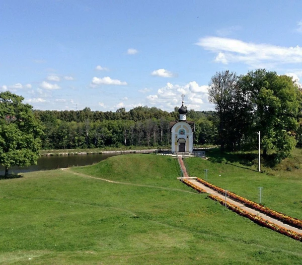 Часовня на берегу канала в честь новых великомучеников