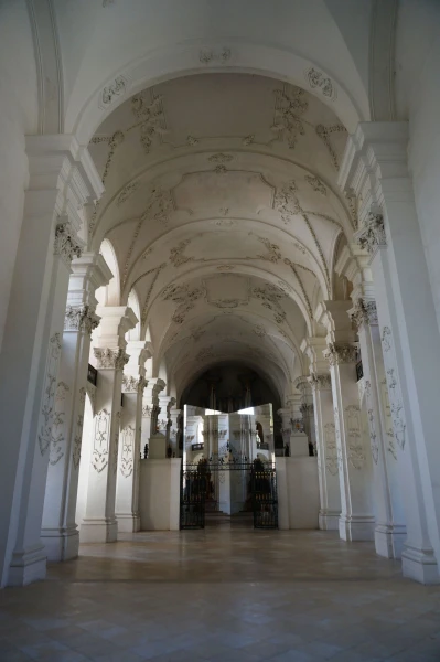 Зеркало в монастыре Bellelay Abbey