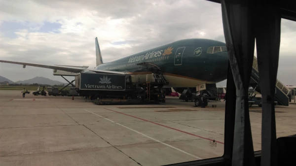 NoiBai International Airport. Наш аэроплан долетел...